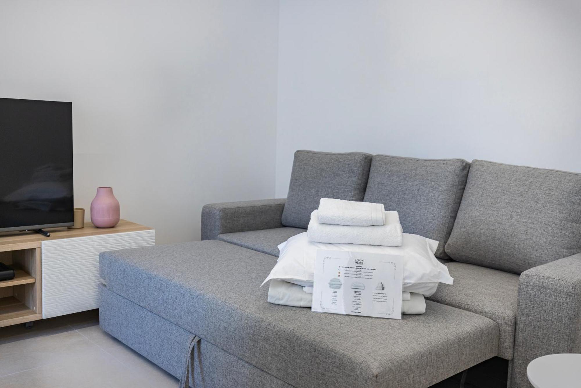 New By The Metro Iv Apartment Lisbon