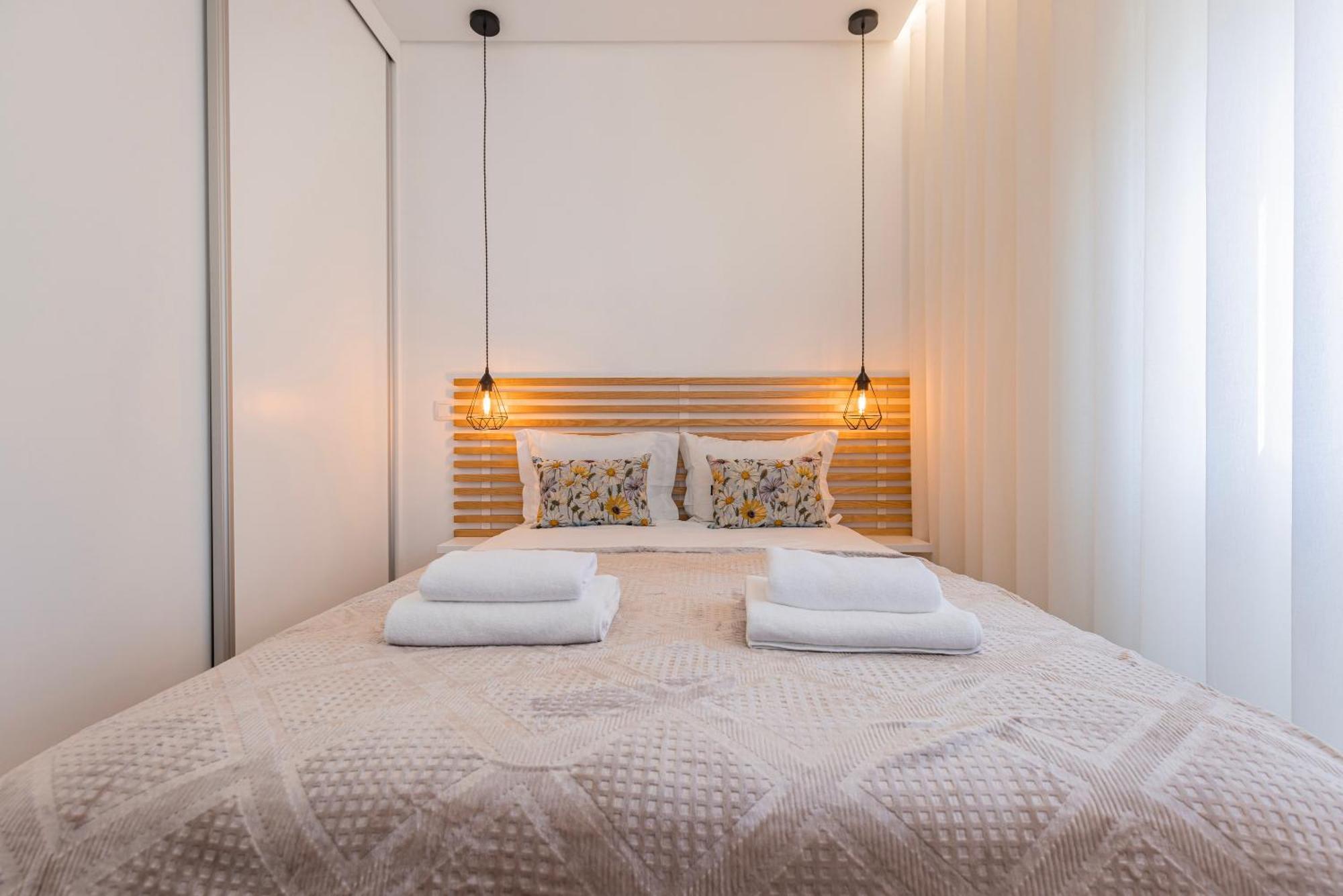 New By The Metro Iv Apartment