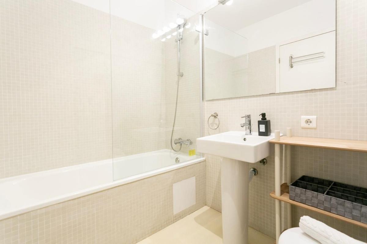 Apartment Modern 2bdr Flat In The City's Heart! Lisbon