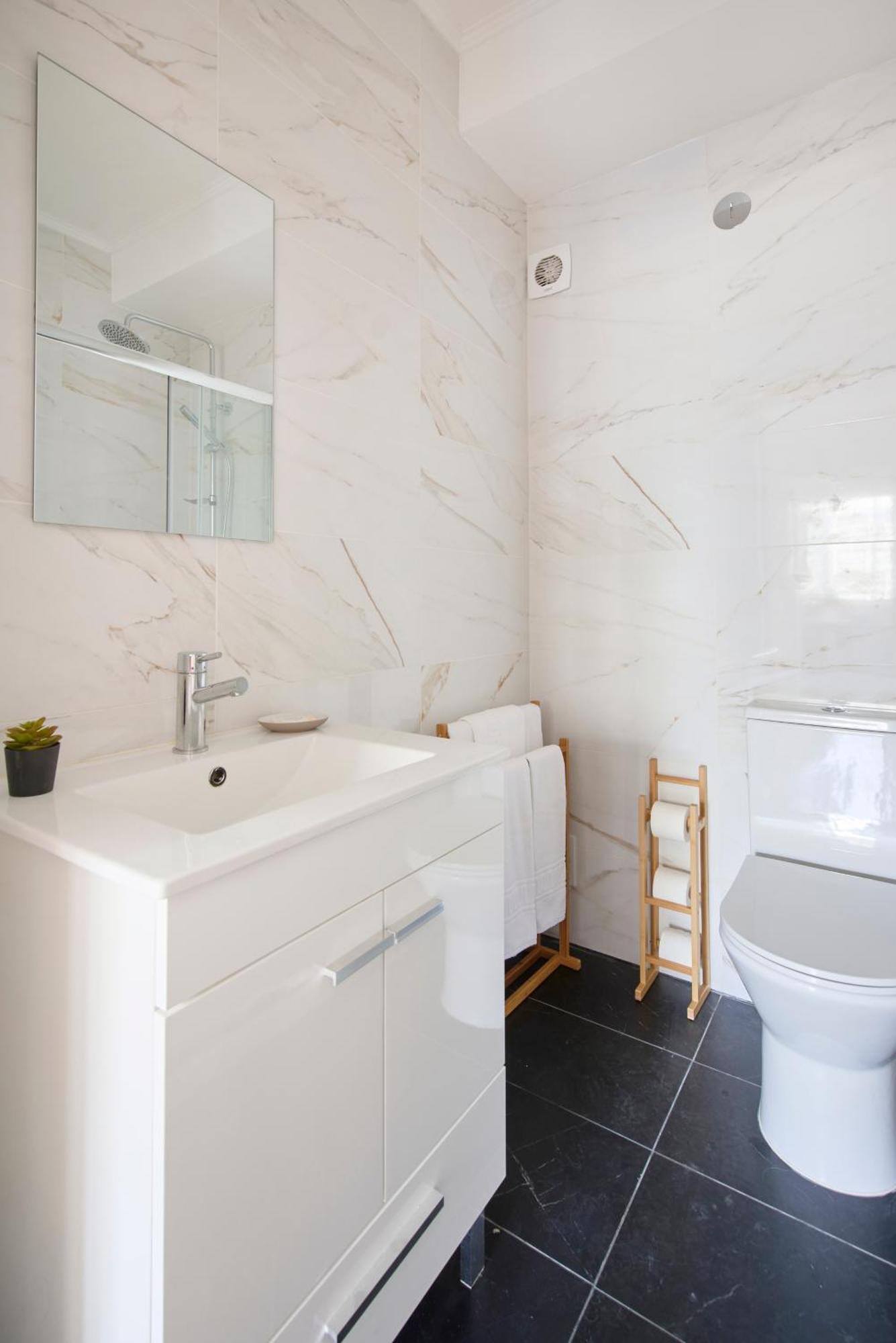 Charming Graca Flat W Balcony, By Timecooler Lisbon
