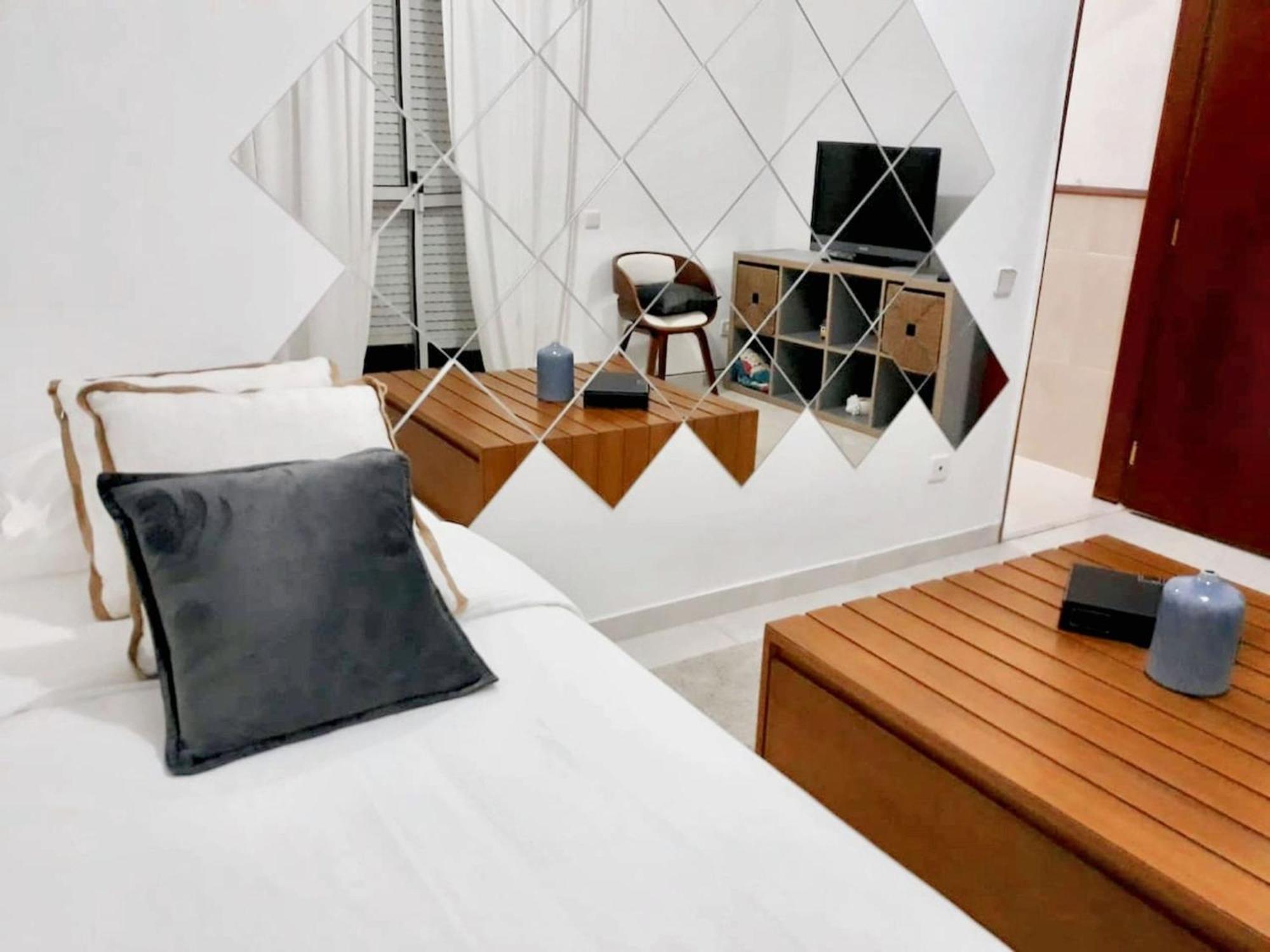 Comfortable With Balcony And Sea View In 50 M² Apartment Lisbon