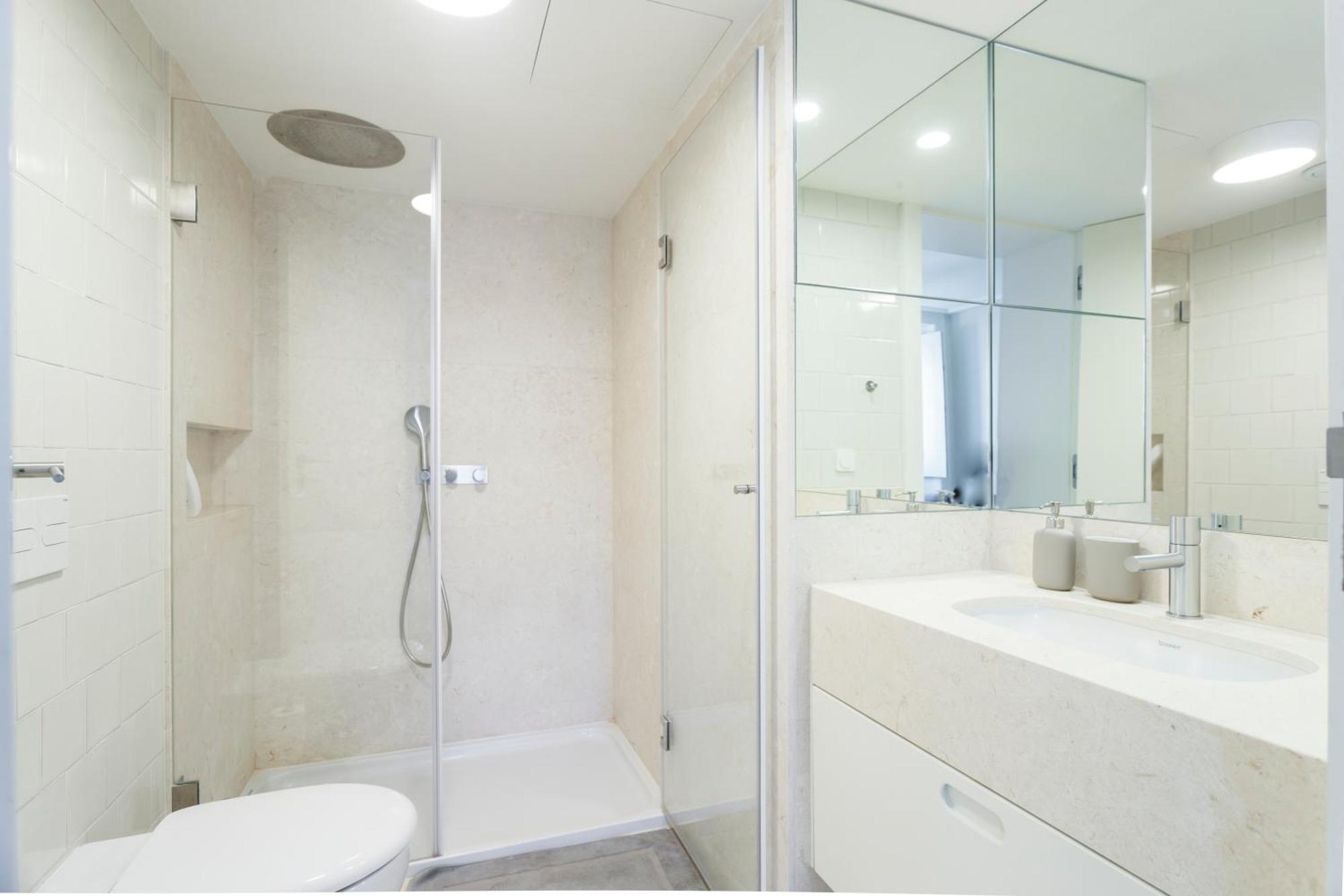 Luxury In Shared In Downtown Homestay Lisbon