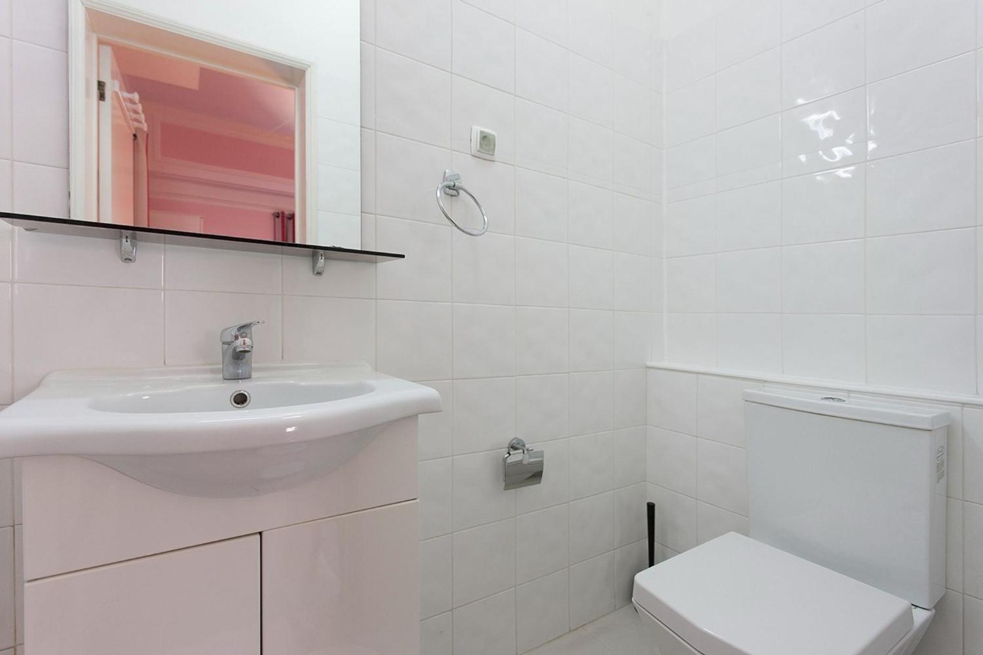Guest house In Guest - Anglesh Located Near Center Lisbon