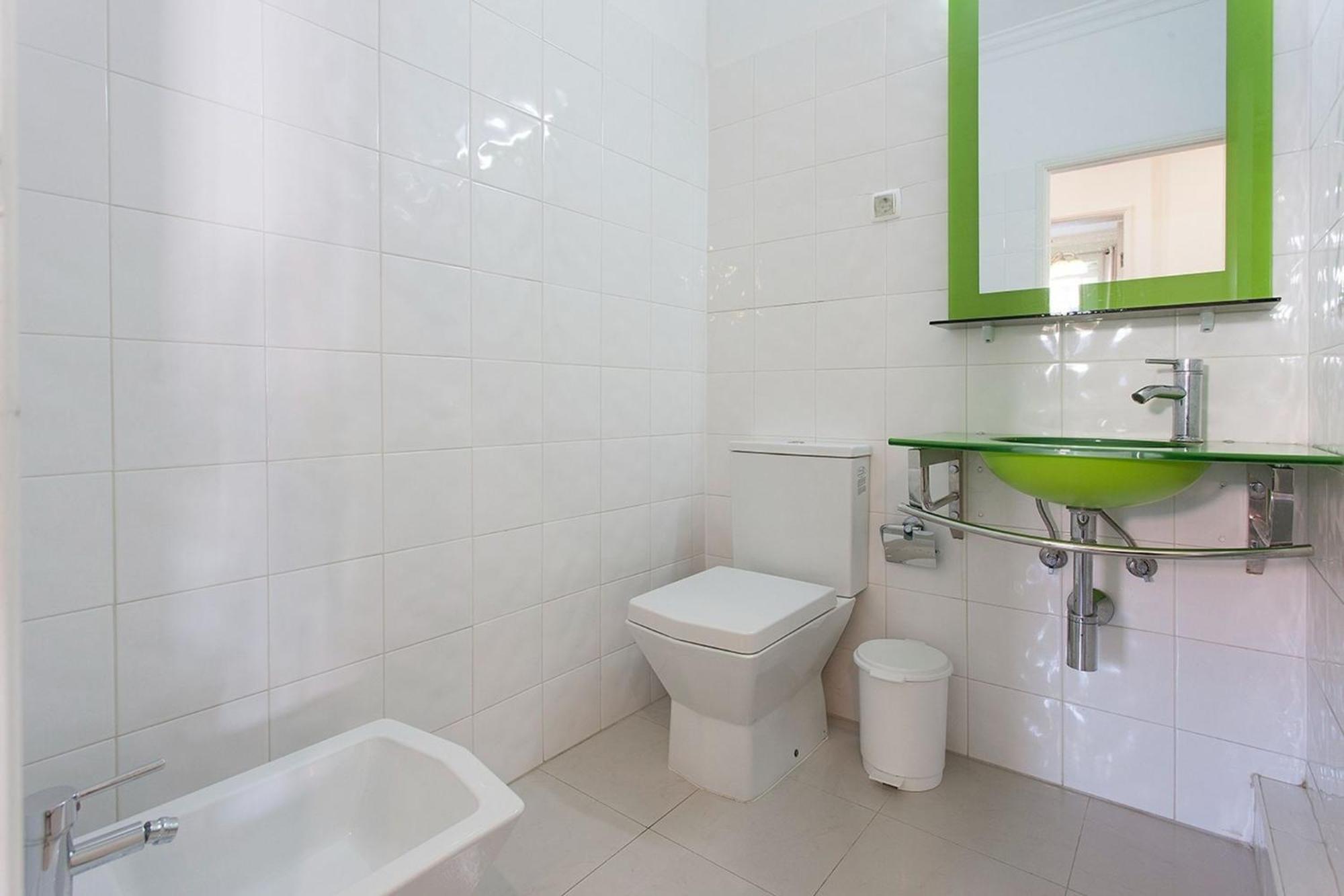 In Guest - Anglesh Located Near Center * Lisbon