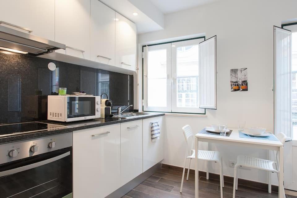 Apartment Of The Panteao, 2nd Floor Lisbon
