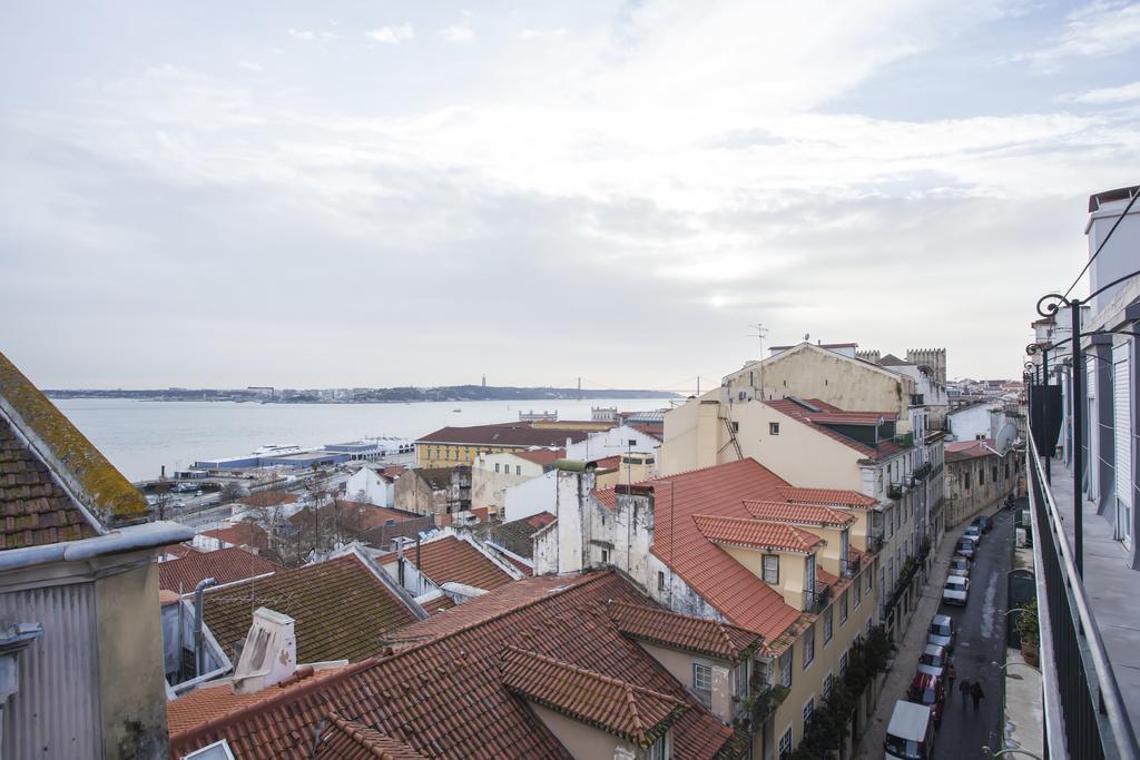 Breathtaking River View In Alfama Apartment Lisbon