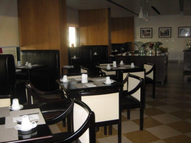 Hotel Nh Campo Grande 4*