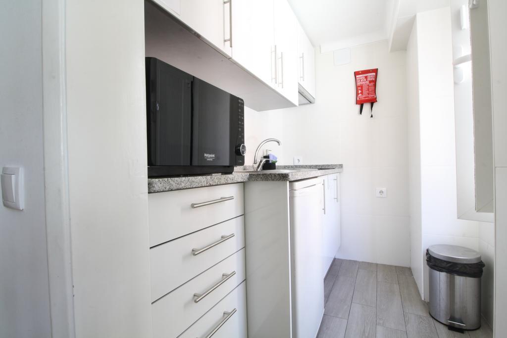 Bairro Alto In A Polaroid - Party In Apartamento