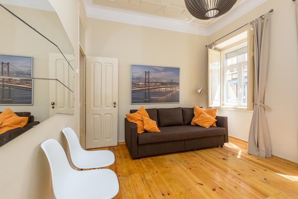 Ground Floor W/backyard * Lisbon