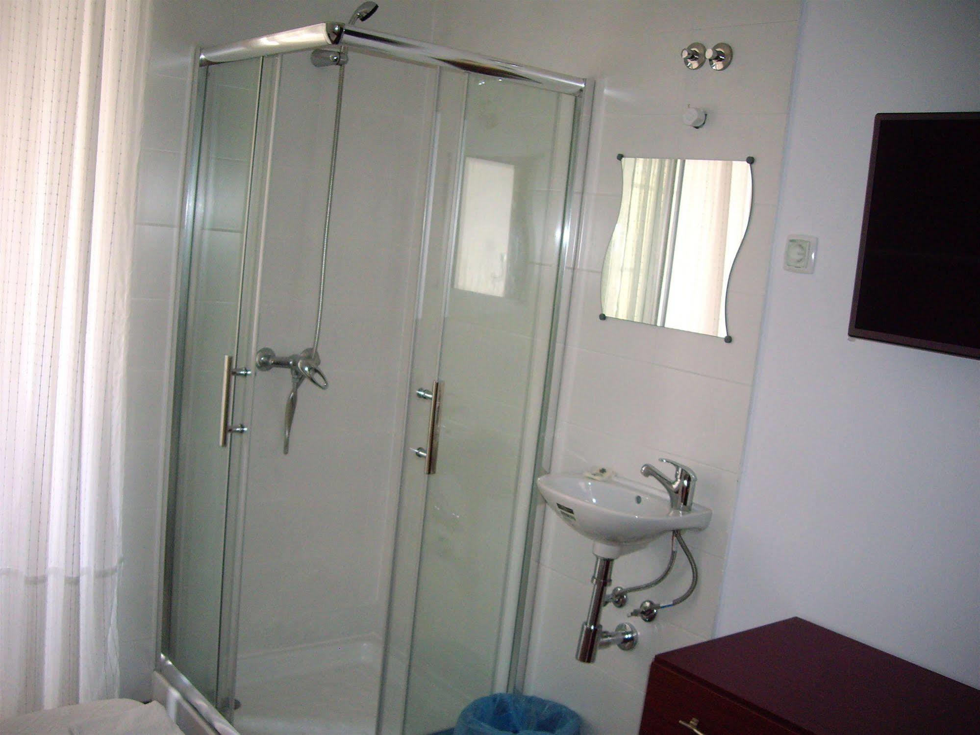 Alojamento de Acomodação e Pequeno-almoço Residencial Camoes 2*