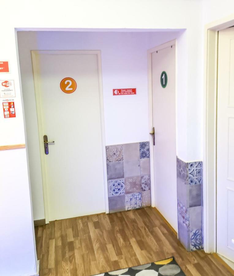 Hostel Live *