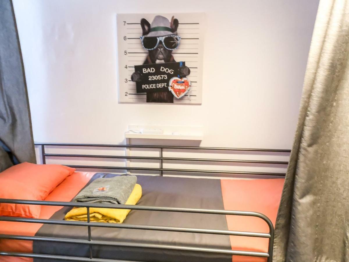Live Hostel *