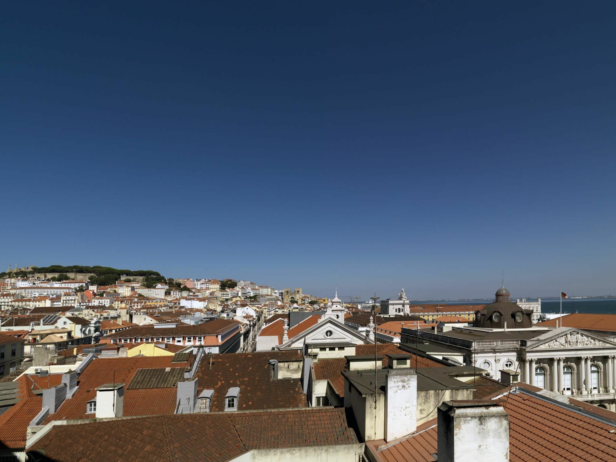 Bed & Breakfast Feels Like Chiado Prime Lisbon