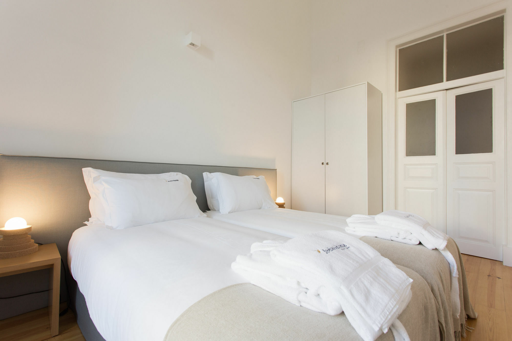 Bed & Breakfast Feels Like Chiado Prime Lisbon