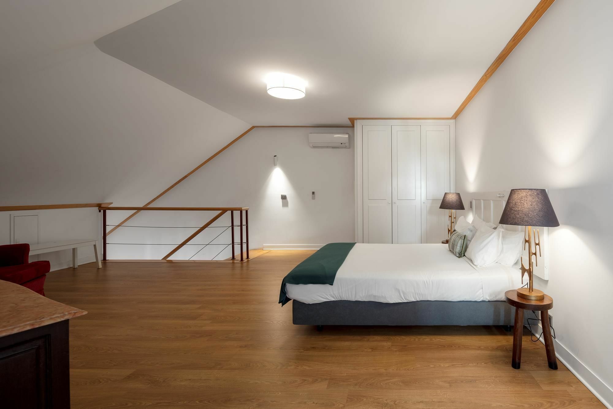 Serviced - Chiado Emenda * Lisbon