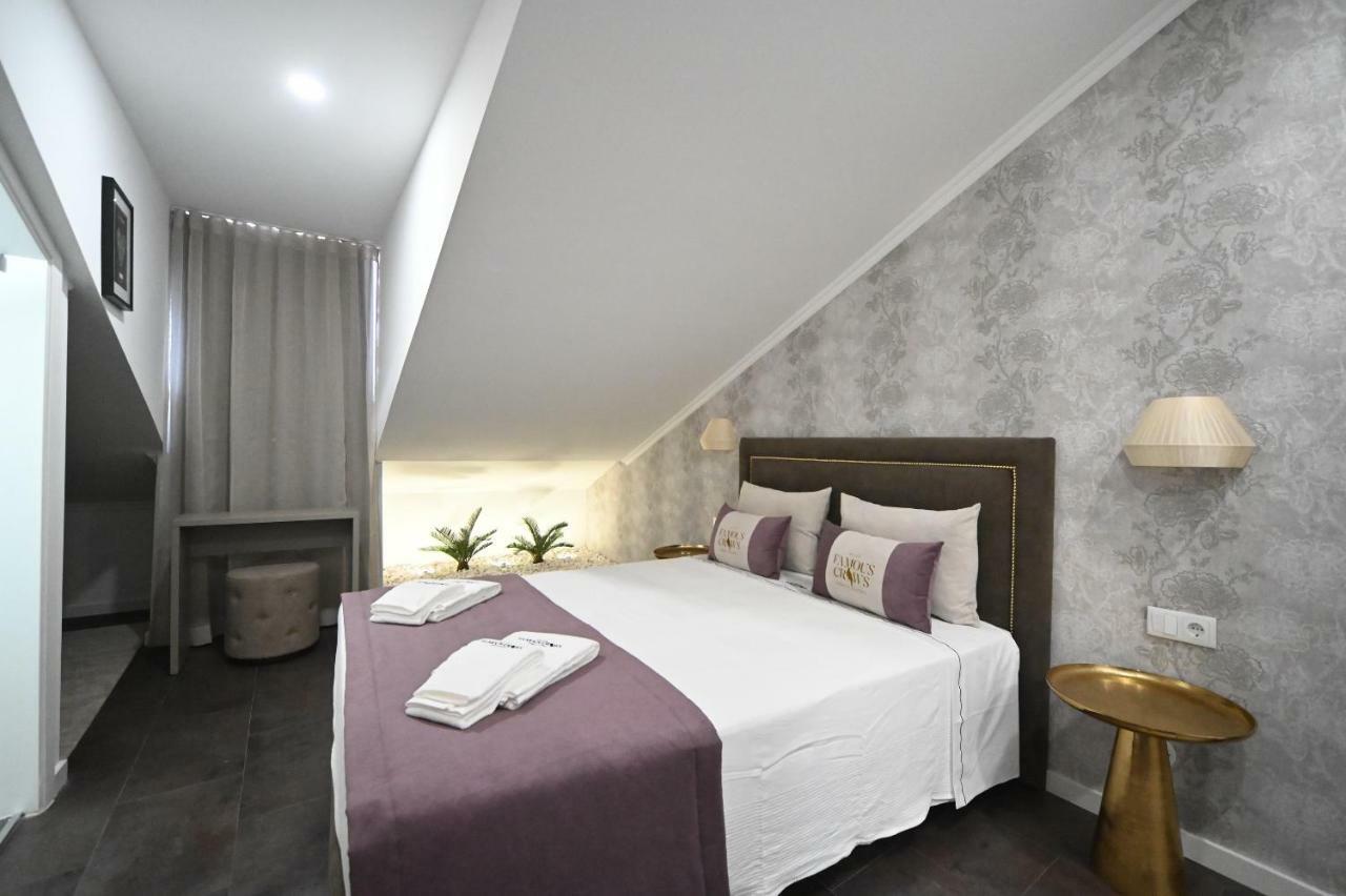 Guest house Famous Crows Lisbon