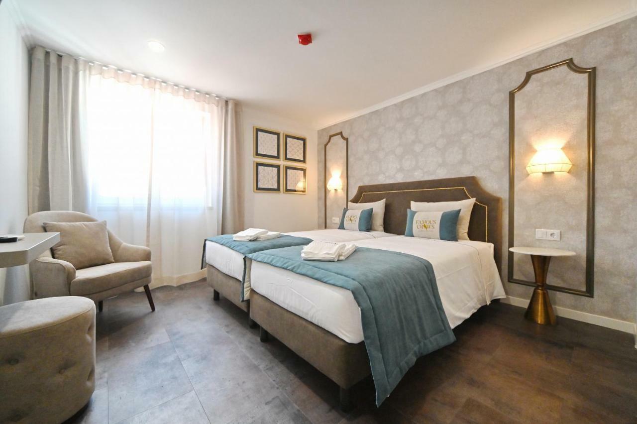 Guest house Famous Crows Lisbon