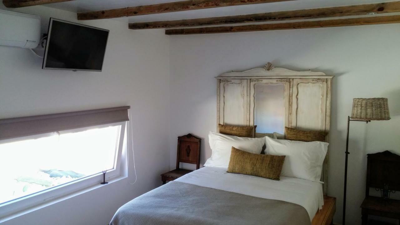 Snug Houseguests * Lisbon