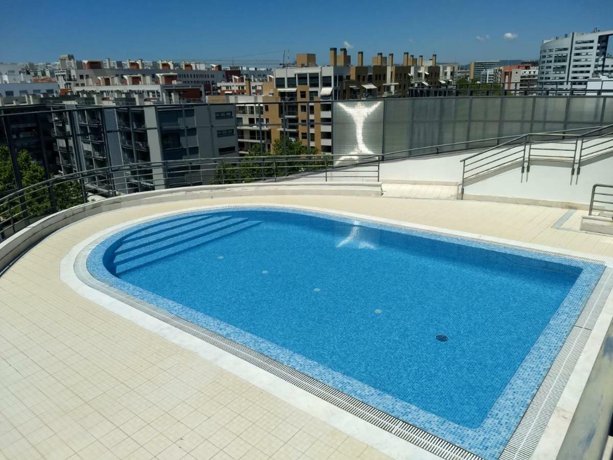 Parque Nacoes - Fil Pool *