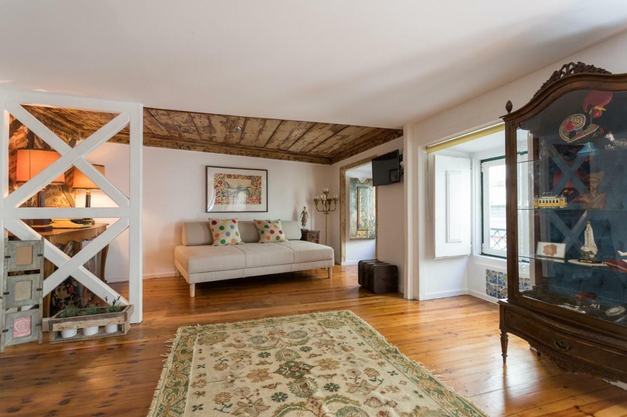 Apartment Charming Travessa Do Alcaide Lisbon