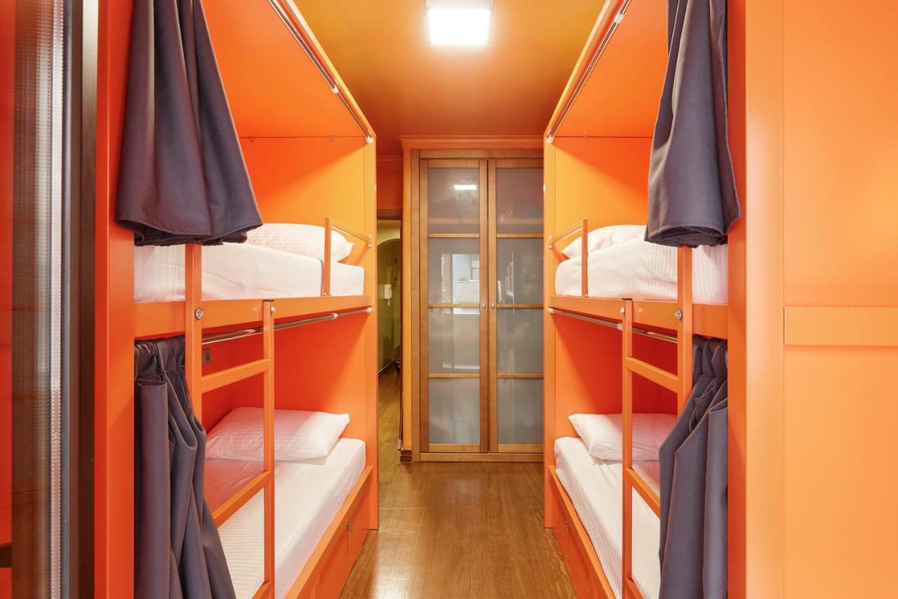 Huux Hostel *