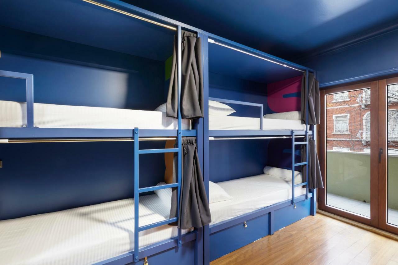 Hostel Huux *