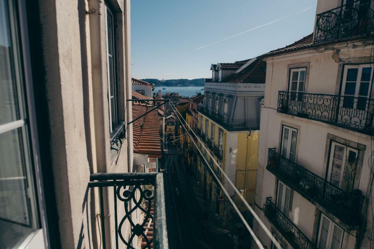 The Blue House - Bica Yellow Tram Apartment *