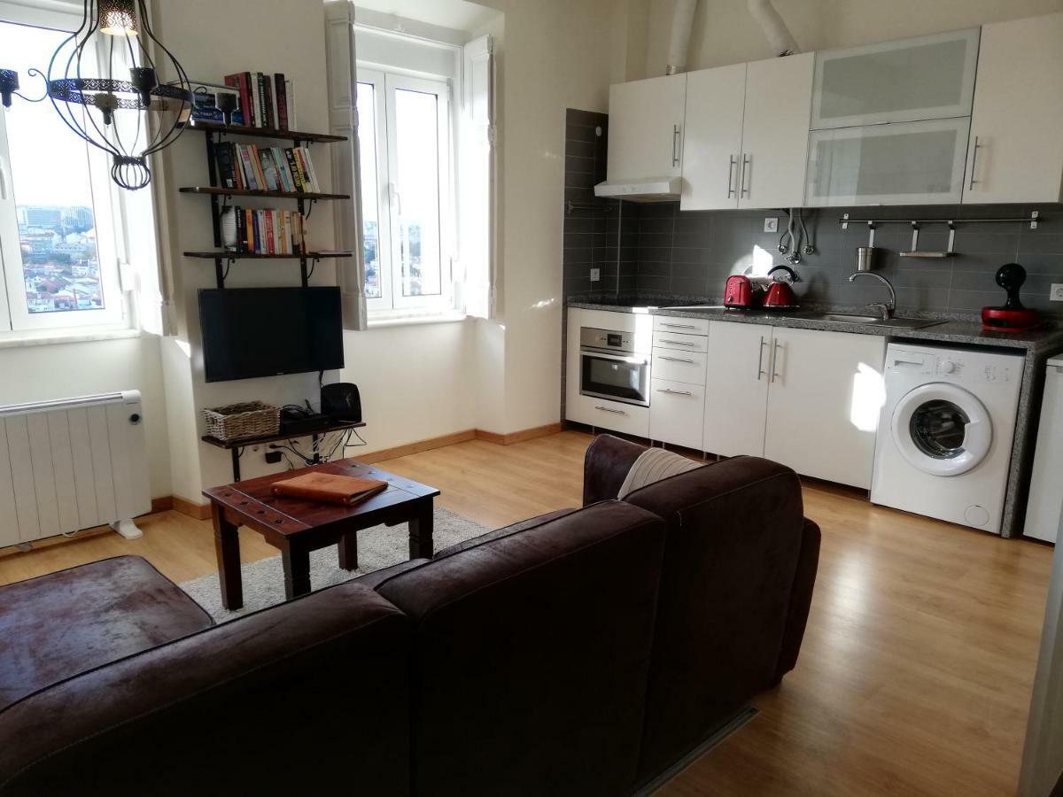 The Hilltop Nest Apartment Lisbon