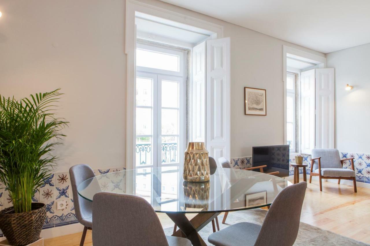 Apartment Alfama Castle View: Historic 3-bedroom With Balcony Lisbon