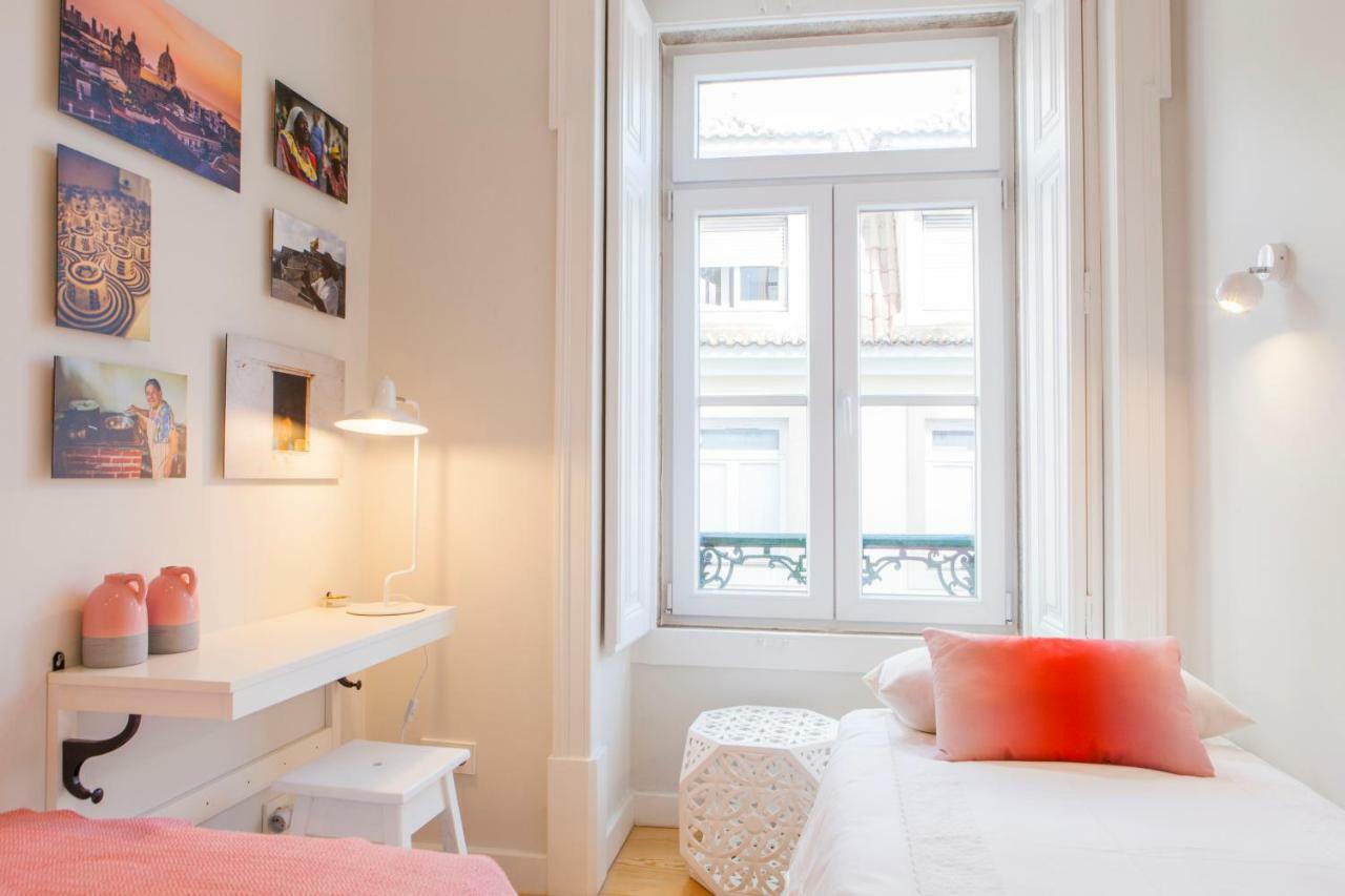 Apartment Alfama Castle View: Historic 3-bedroom With Balcony