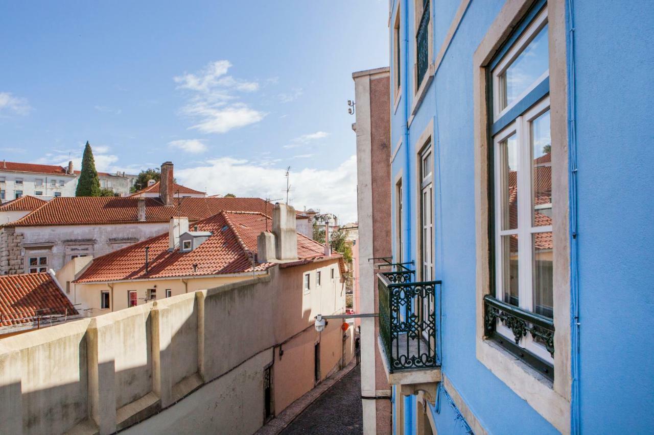 Apartment Alfama Castle View: Historic 3-bedroom With Balcony