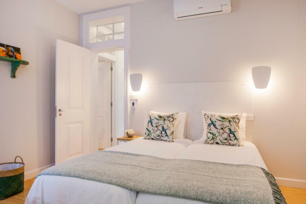 Alfama Castle View: Historic 3-bedroom With Balcony