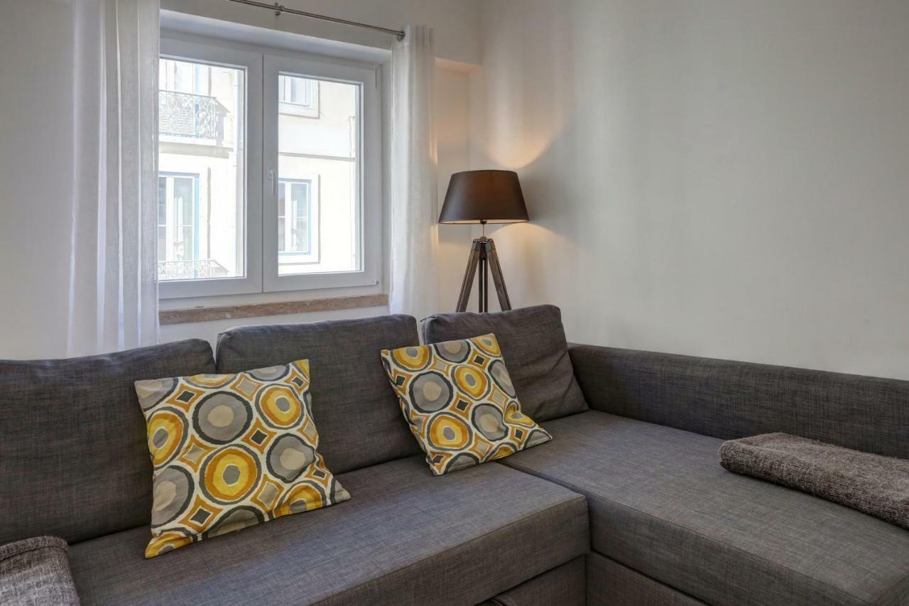 Mouraria House And Quiet With A Balcony *