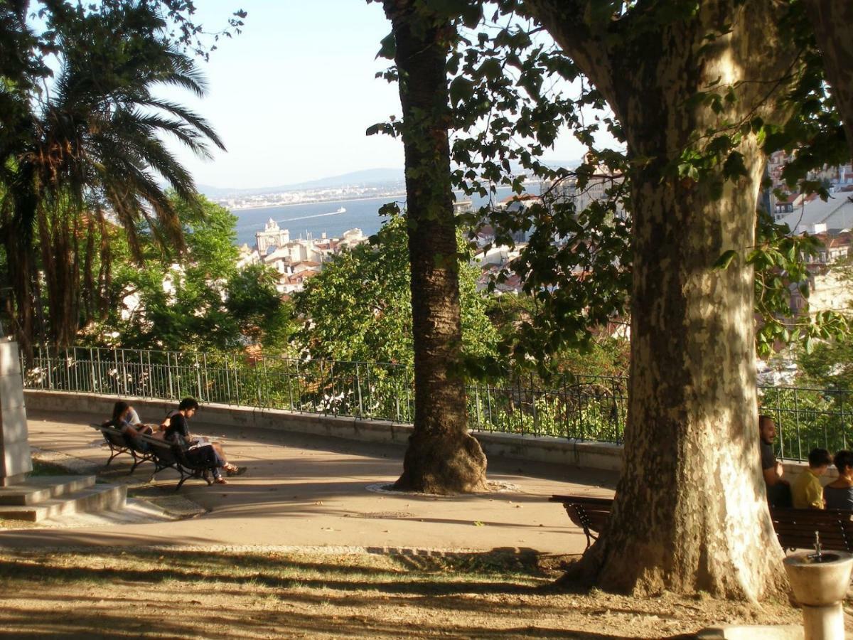 Center Two Bedroom & Terrace Lisbon