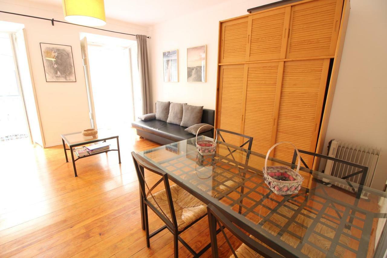 Center Two Bedroom & Terrace Apartment *