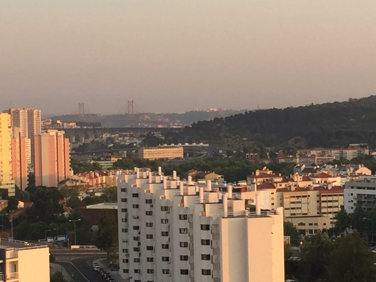 Skyscraper Riverview With Indoor Pool Apartment Lisbon