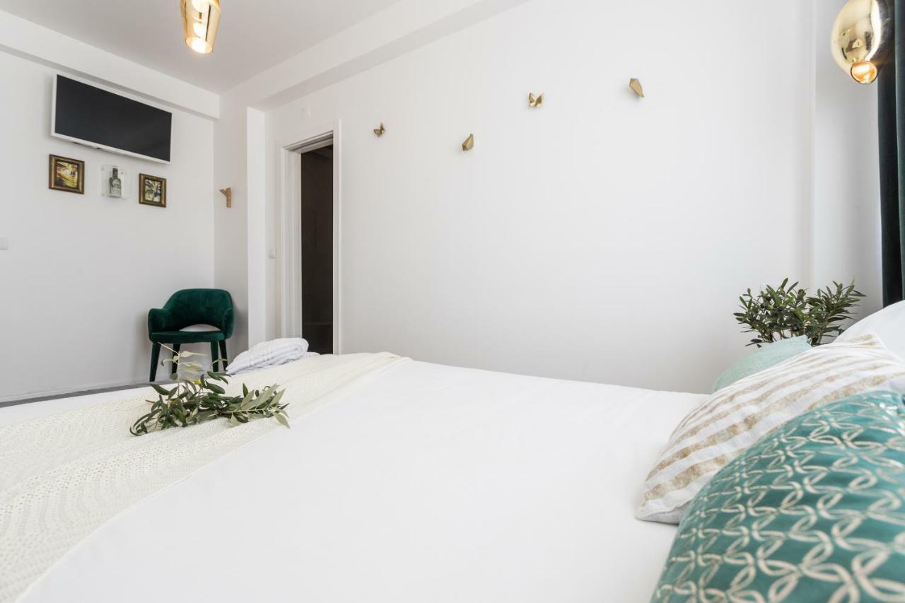 Airport Bed & Breakfast Lisbon