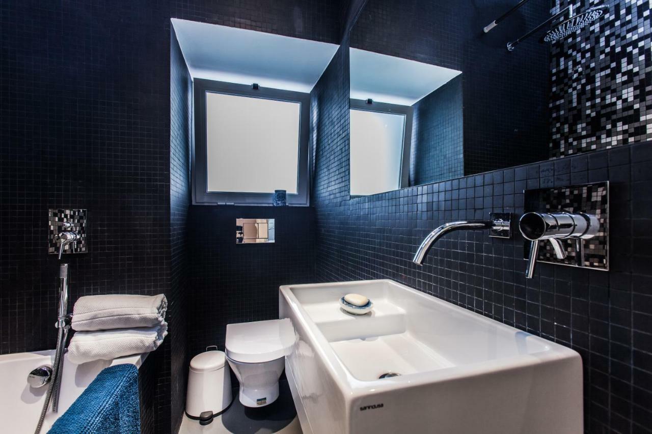 Renovated With Private Courtyard, By Timecooler
