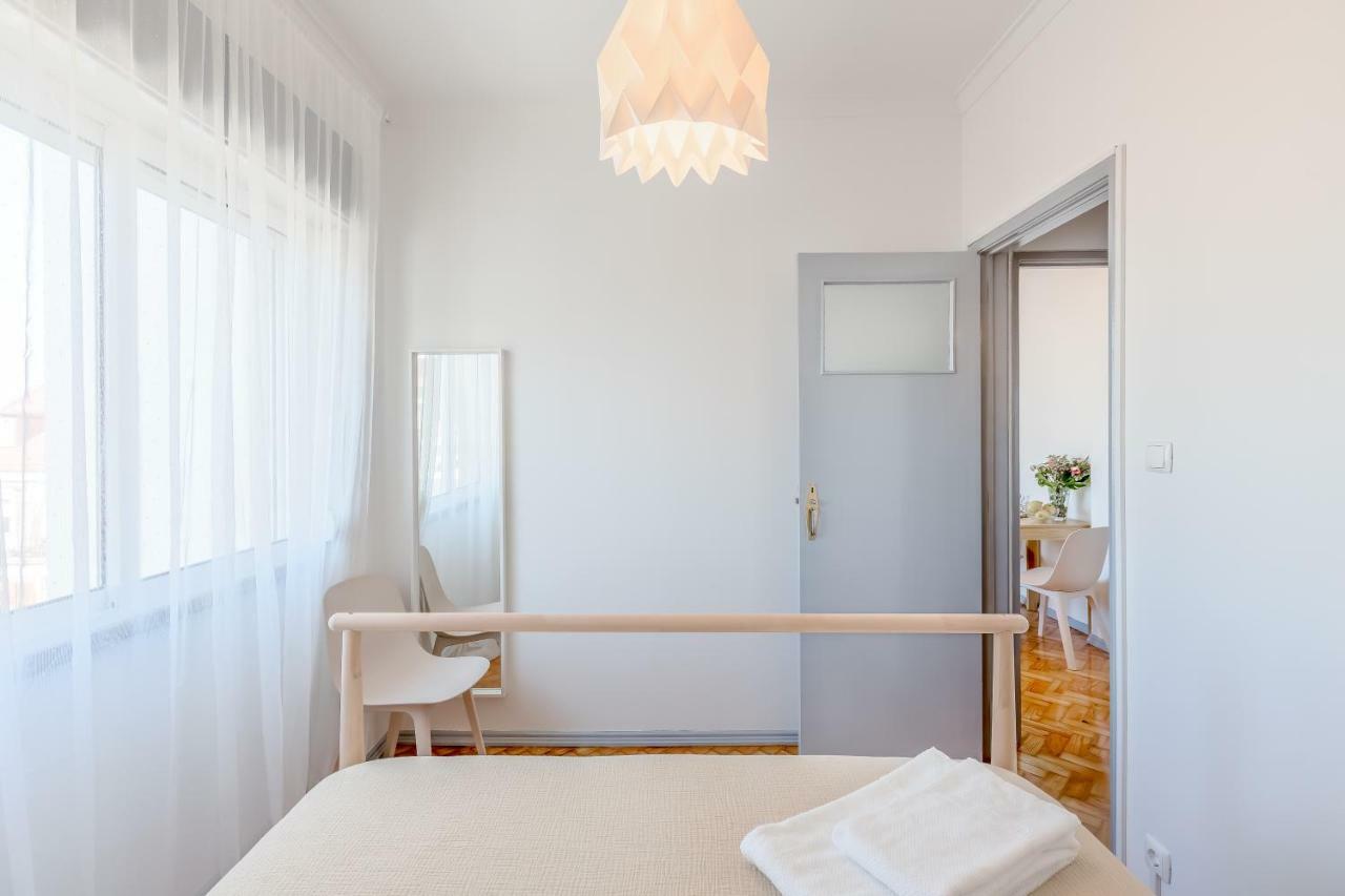 Apartment Renovated Sunny With Amazing Sunset Balcony , By Timecooler Lisbon