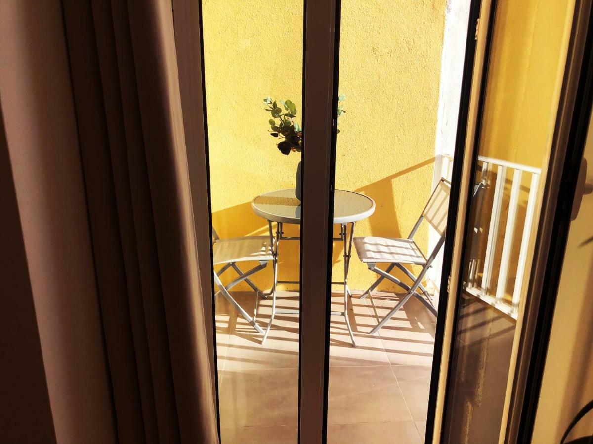 20 1 - With Terrace Apartment *
