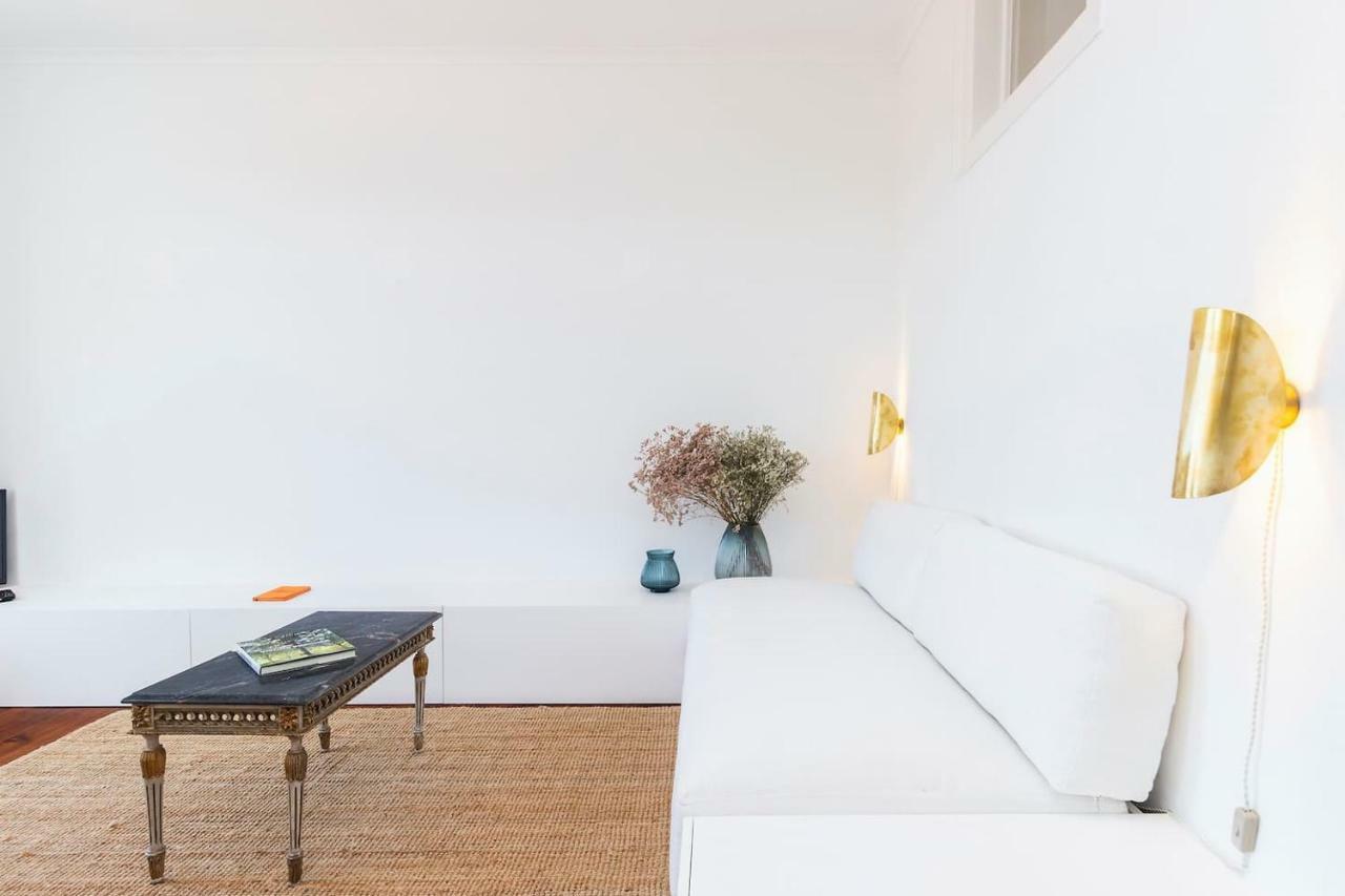 With Great Views And Aircon * Lisbon