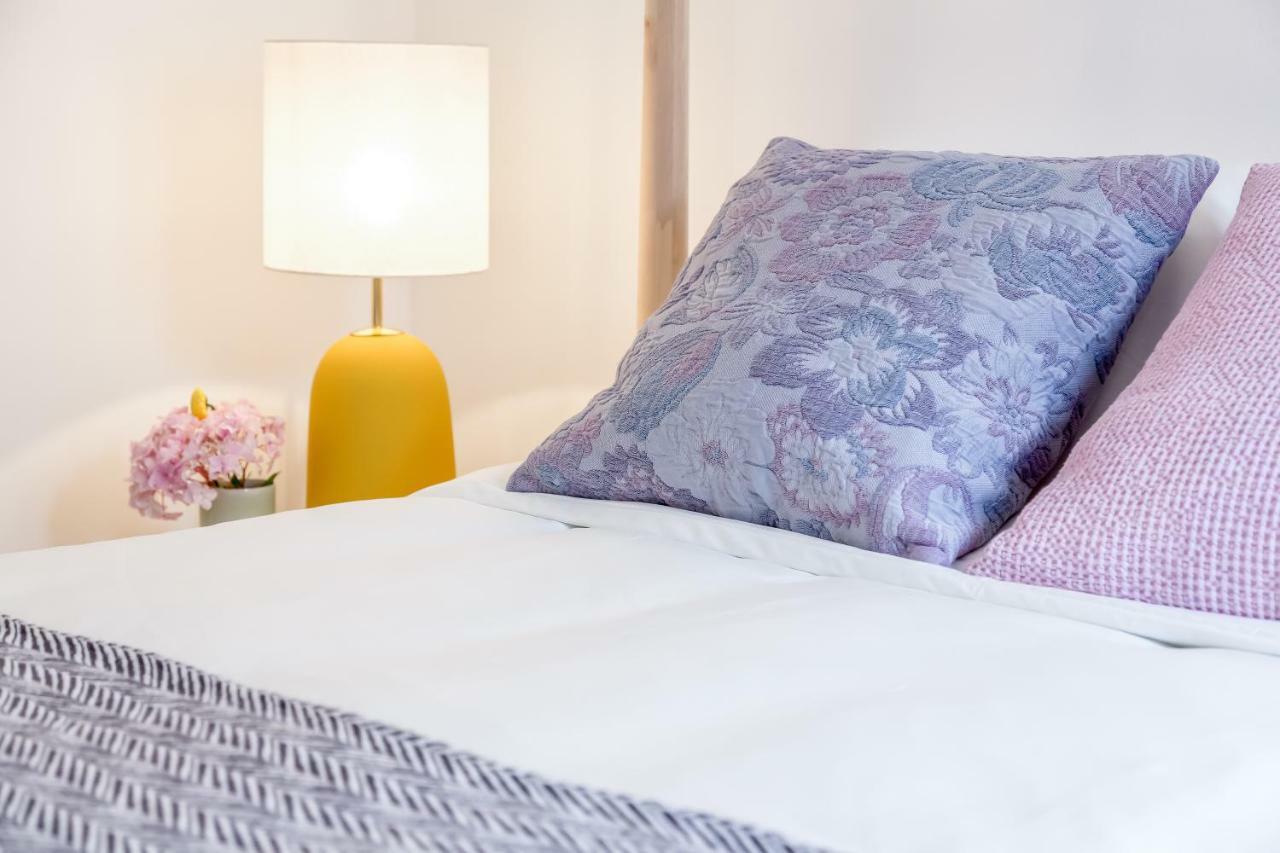Alfama, Bright And Spacious With Private Terrace, By Timecooler Lisbon