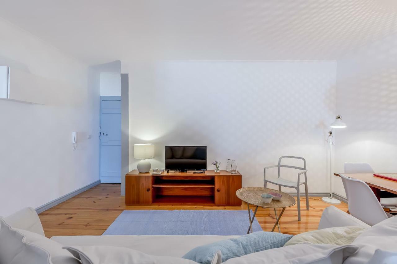 Bright & Spacious Alfama Apartment, By Timecooler Lisbon