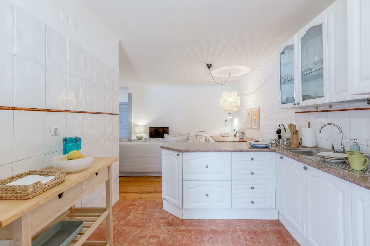 Bright & Spacious Alfama Apartment, By Timecooler Apartment