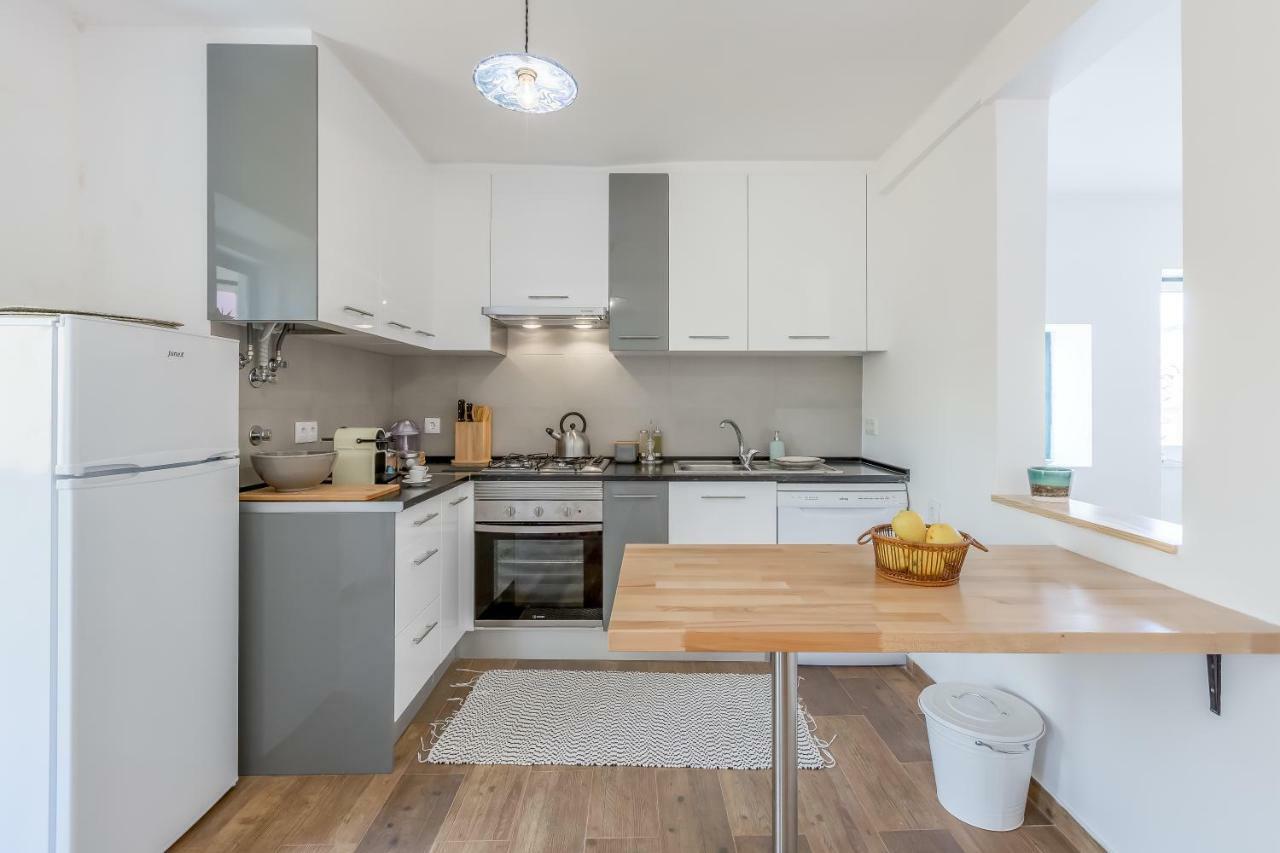 Apartment Alfama, Bright And Spacious With Private Terrace, By Timecooler Lisbon
