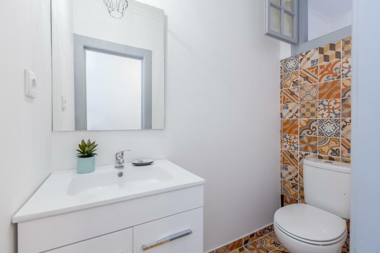 Apartment Alfama, Bright And Spacious With Private Terrace, By Timecooler *