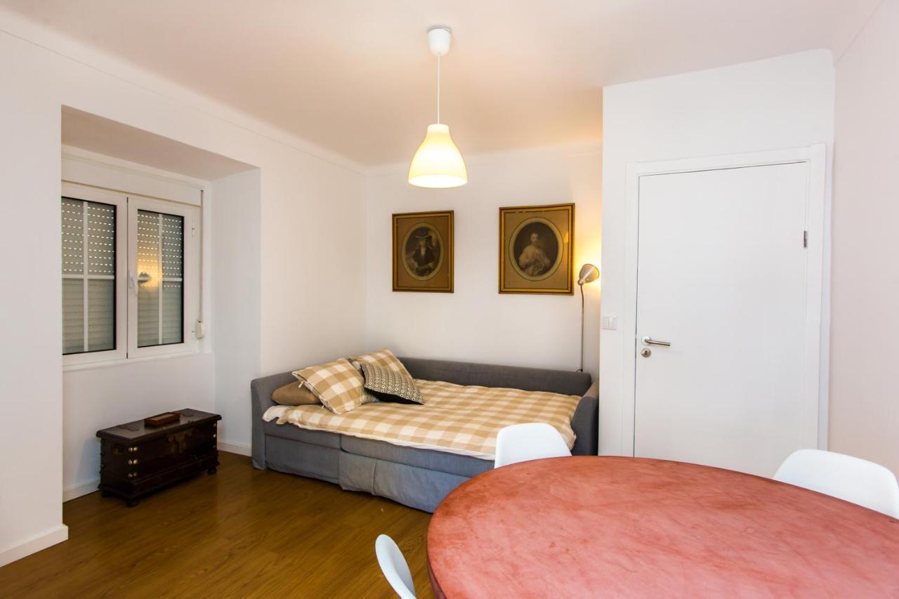 Belem! Charming 2 Bedroom W Terrace, Wifi & Free Street Parking Lisbon