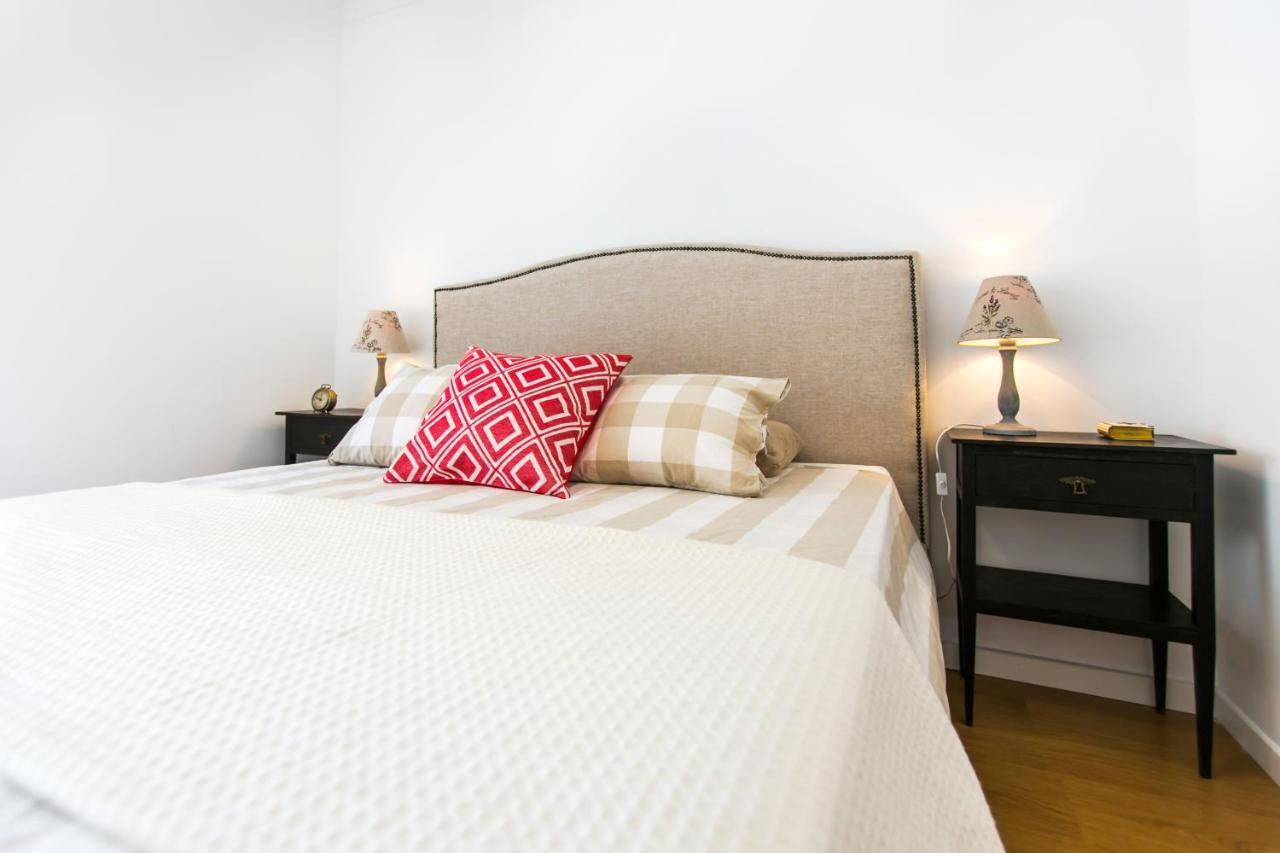 Apartment Belem! Charming 2 Bedroom W Terrace, Wifi & Free Street Parking *