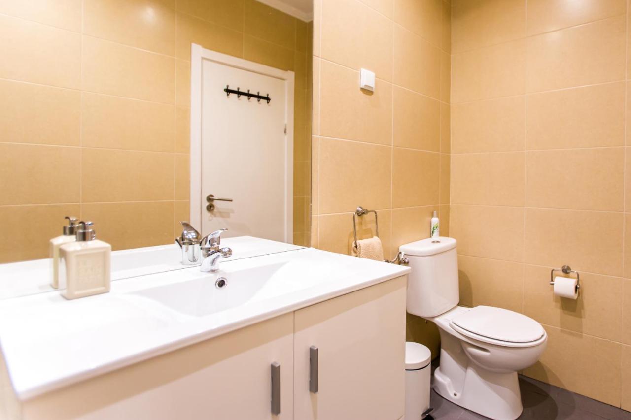 Belem! Charming 2 Bedroom W Terrace, Wifi & Free Street Parking * Lisbon