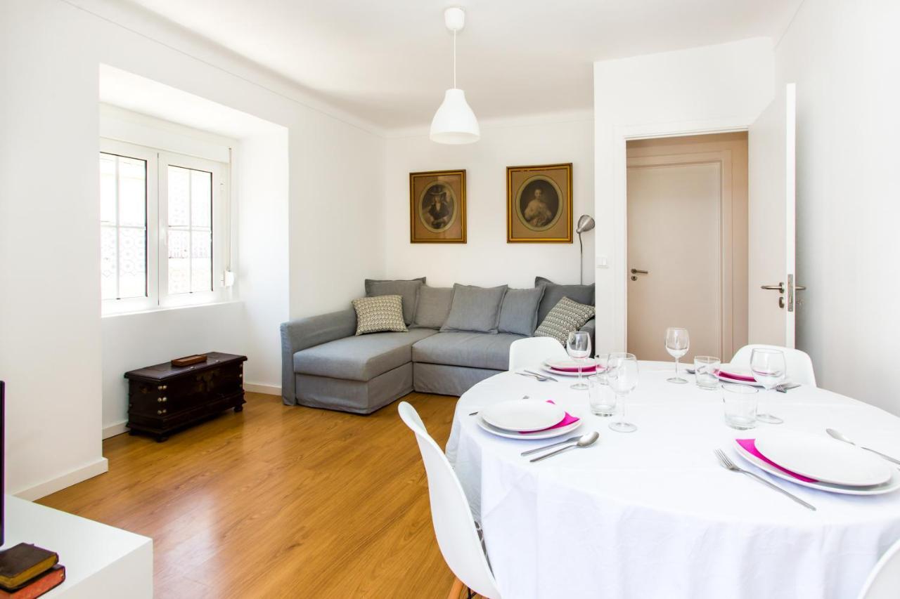 Belem! Charming 2 Bedroom W Terrace, Wifi & Free Street Parking